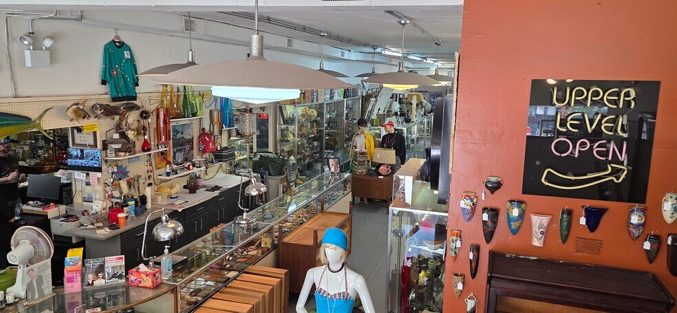 More Photos Of 6130 N Broadway St, Chicago General Retail For Sale