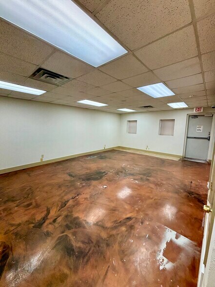 More Photos Of 2340 W R Larson Rd, San Antonio Manufacturing For Lease