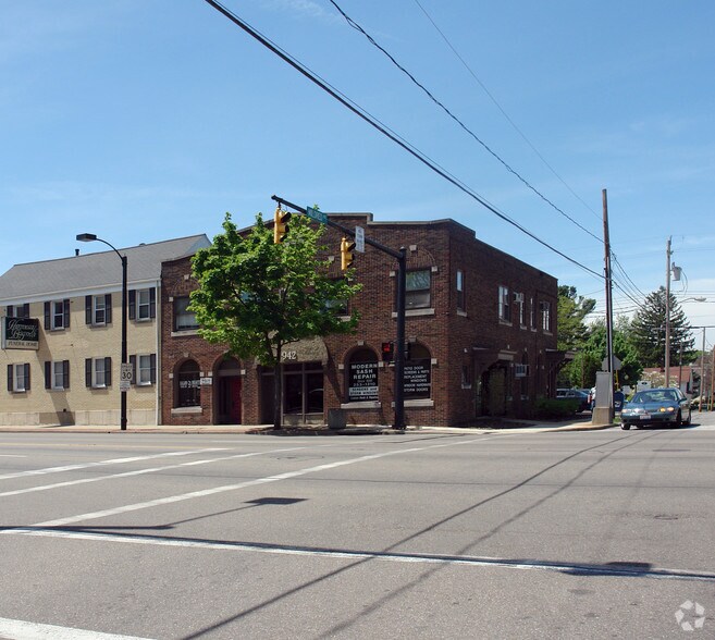 Primary Photo Of 942 N Main St, Akron Storefront Retail Office For Lease