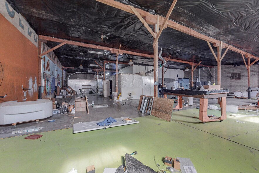 More Photos Of 1823 Commercial St NE, Albuquerque Warehouse For Sale