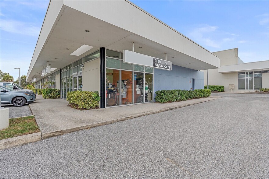 More Photos Of 15 S Beneva Rd, Sarasota Restaurant For Lease