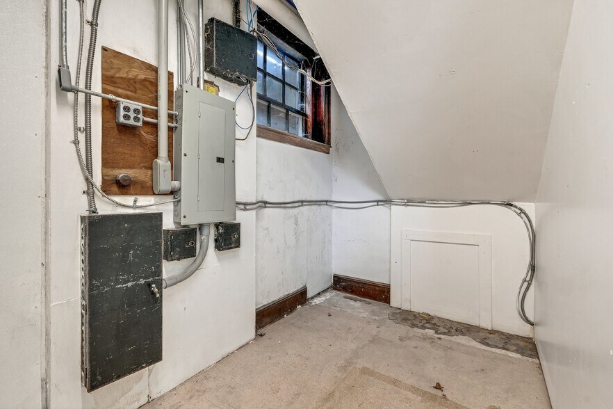More Photos Of 192 Main St, Ellsworth Storefront For Sale