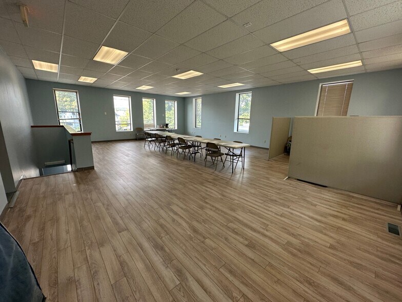 More Photos Of 126 Franklin St, Torrington Light Manufacturing For Sale