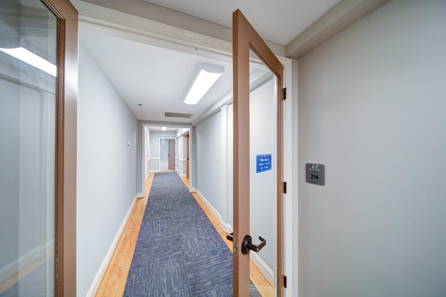 More Photos Of 135 E Main St, Rock Hill Office For Sale