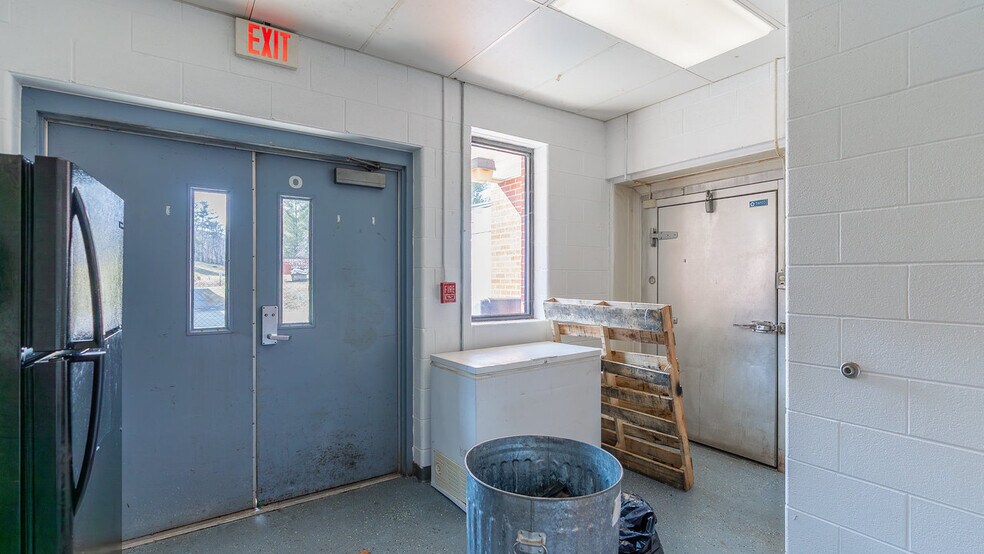 More Photos Of 81 Evick Dr, Franklin Flex For Sale