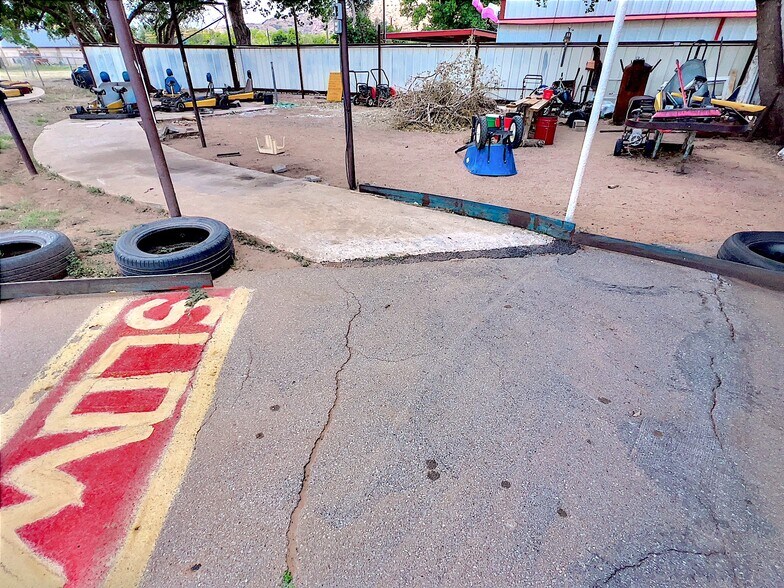 More Photos Of 14683 OK-44A, Lone Wolf Amusement Park For Sale