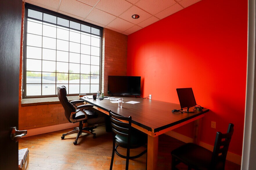 More Photos Of 1739 Elizabeth Ave NW, Grand Rapids Flex For Sale