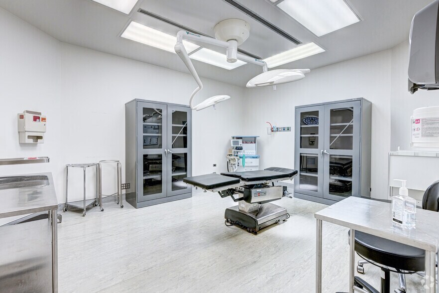 More Photos Of 815 Howard St, Evanston Medical For Sale