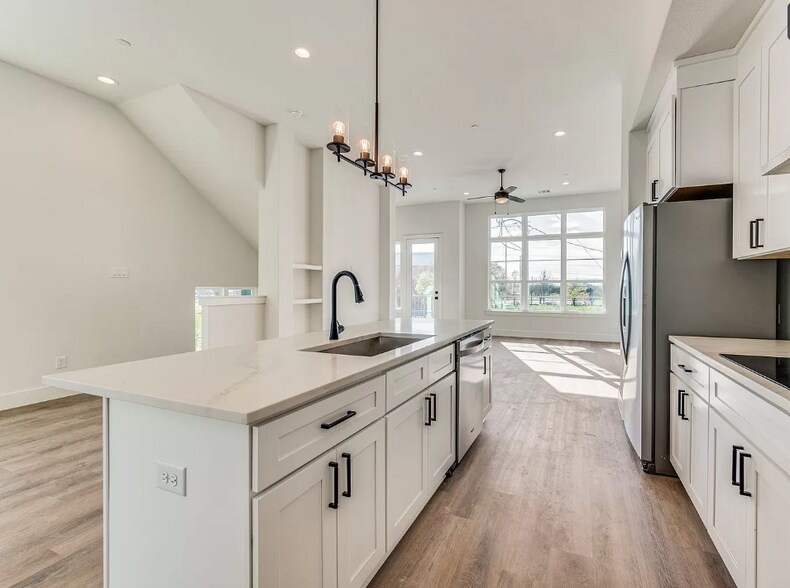 More Photos Of 13325 Bee St, Farmers Branch Apartments For Sale