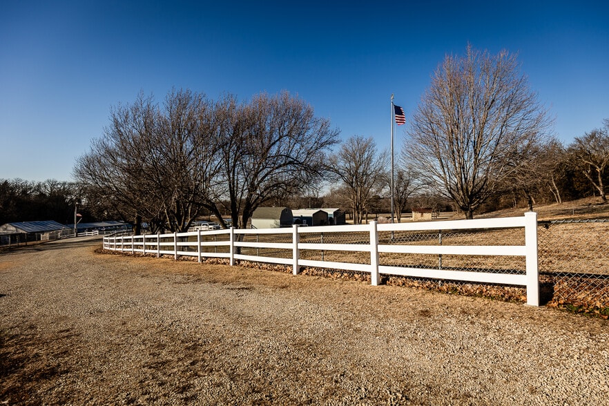 More Photos Of 12344 Kennel Dr, Junction City Specialty For Sale