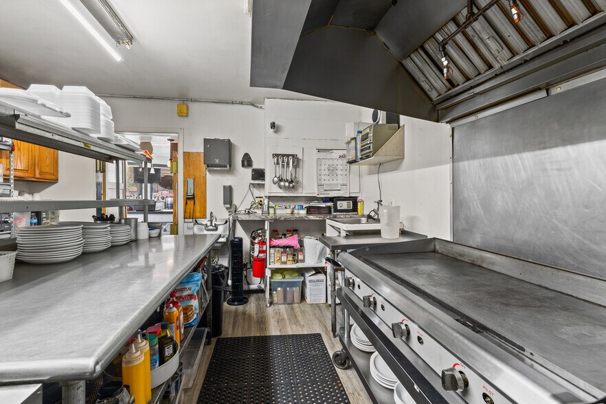 More Photos Of 601 Main St, Junction City Restaurant For Sale