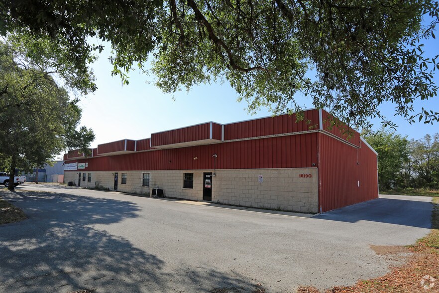 Primary Photo Of 16182-16190 Aviation Loop, Brooksville Distribution For Lease