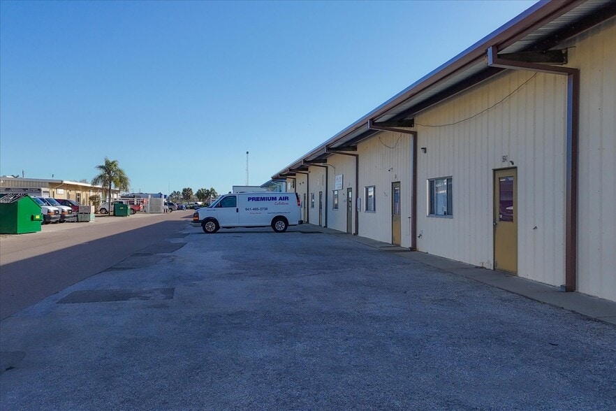 More Photos Of 5623-5627 Lawton Dr, Sarasota Warehouse For Sale
