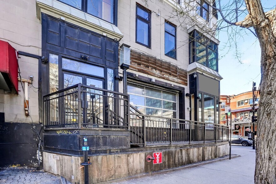 More Photos Of 2010 Rue Crescent, Montréal Storefront Retail Residential For Lease