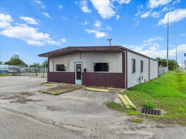 More Photos Of 230 Highway 146 S, Texas City Auto Dealership For Sale