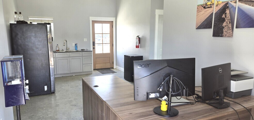 More Photos Of 21360 N Frontage Rd, Iowa Office Residential For Lease