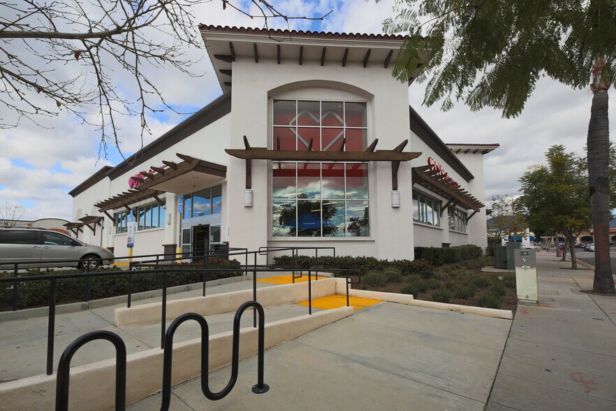 More Photos Of 317 San Fernando Mission Blvd, San Fernando Storefront For Lease