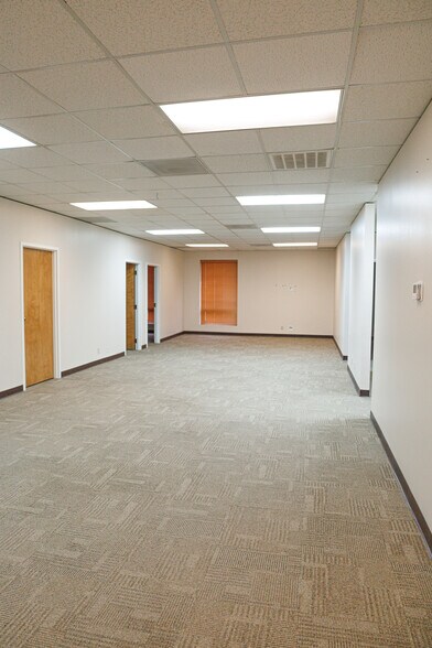 More Photos Of 301-305 S Pioneer Dr, Abilene Office For Lease