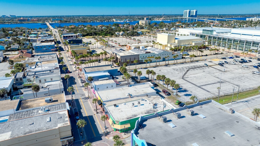 More Photos Of 815-823 Main St Beach, Daytona Beach General Retail For Sale