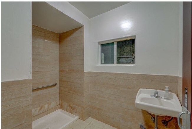 More Photos Of 606 Broadway, San Francisco Storefront Retail Residential For Sale