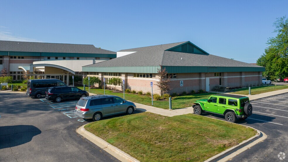 More Photos Of 3235-3299 N Wellness Dr, Holland Medical For Lease