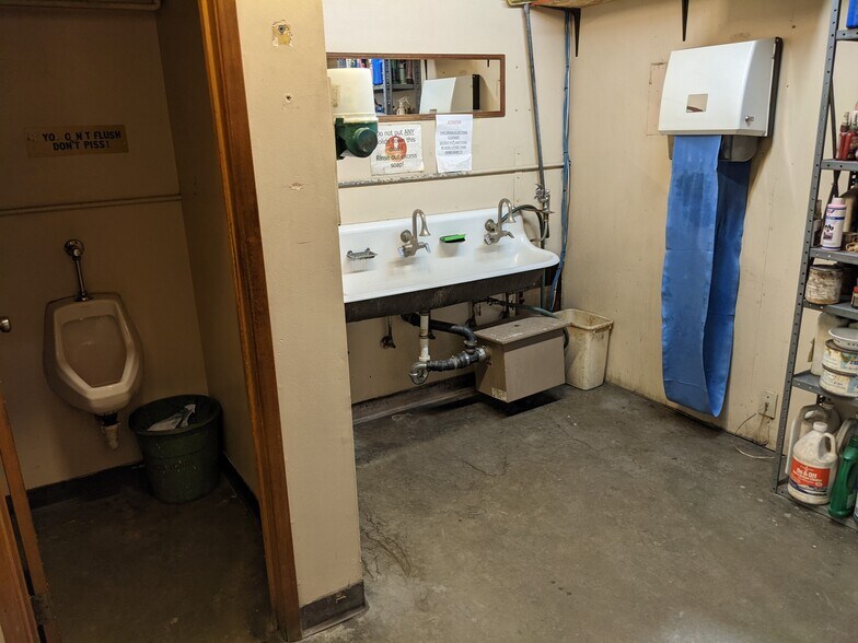 More Photos Of 2694 Roeder Ave, Bellingham Distribution For Sale