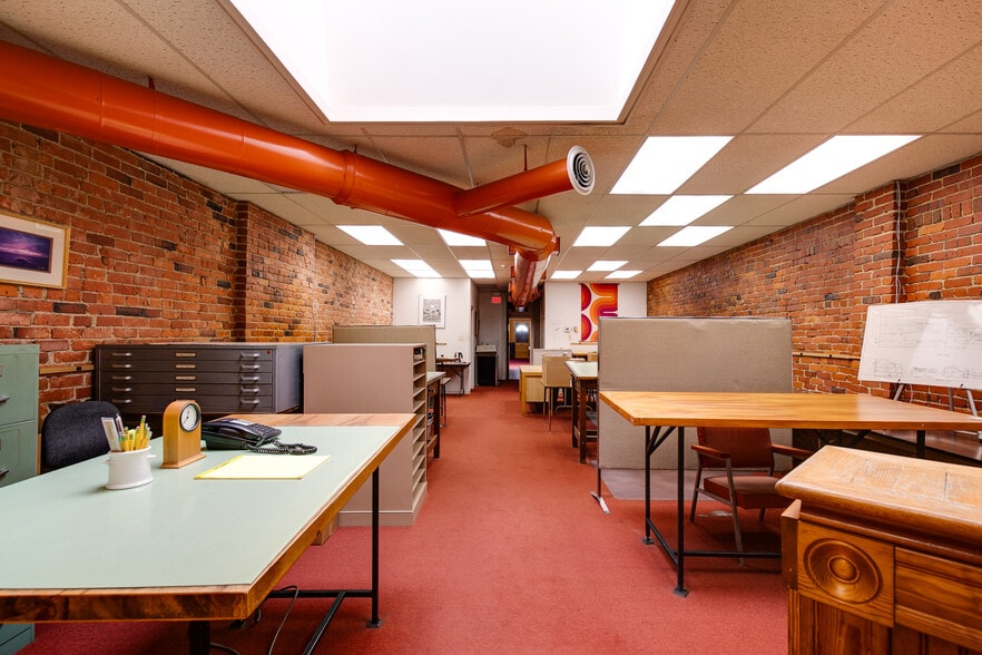 More Photos Of 1641 W Broad St, Richmond Office For Sale