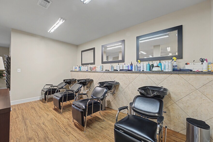 More Photos Of 1133 NW J St, Bentonville Office For Sale