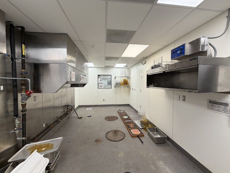 More Photos Of 50 W Flagler St, Miami Fast Food For Lease