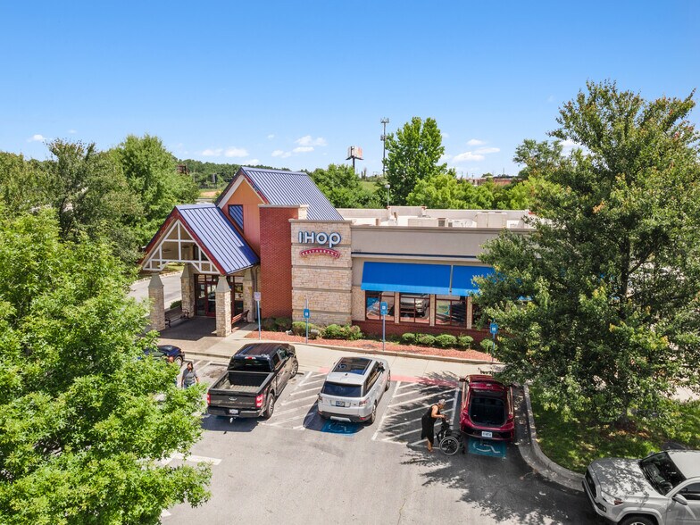 More Photos Of 2910 Stonecrest Cir, Lithonia Restaurant For Lease