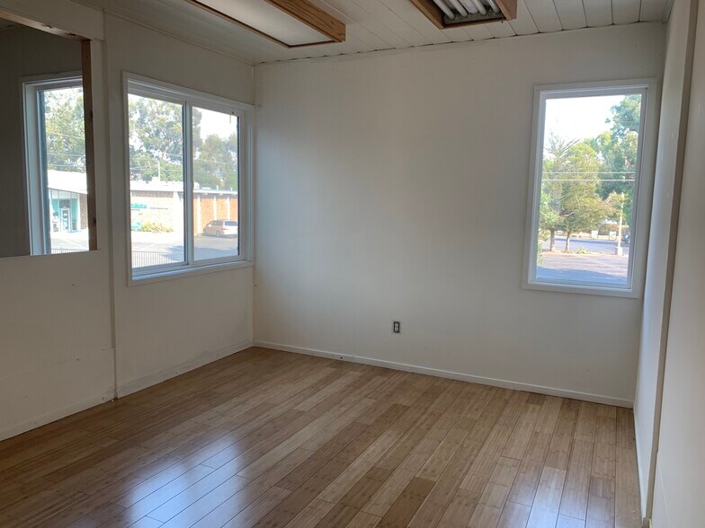 More Photos Of 5353 Claremont Ave, Oakland Research And Development For Lease
