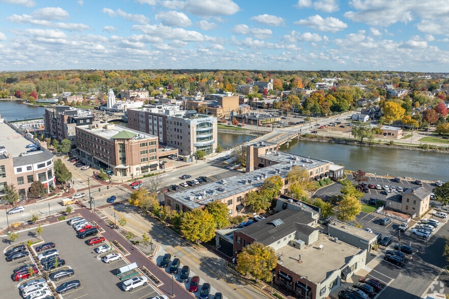 More Photos Of 1 Illinois St, St Charles Loft Creative Space For Lease