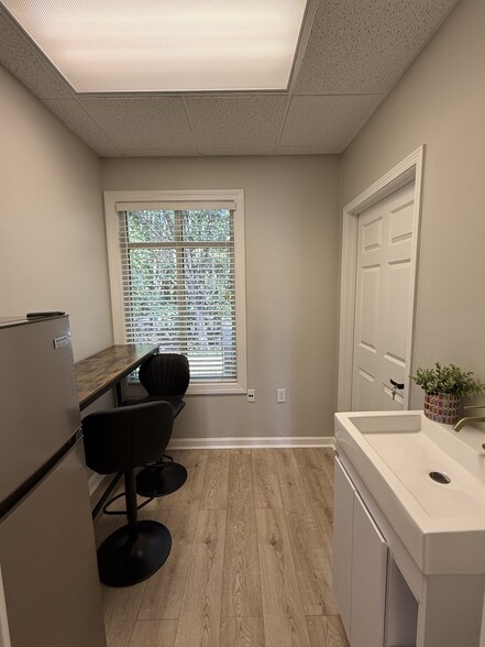 More Photos Of 10021 Park Cedar Dr, Charlotte Medical For Lease