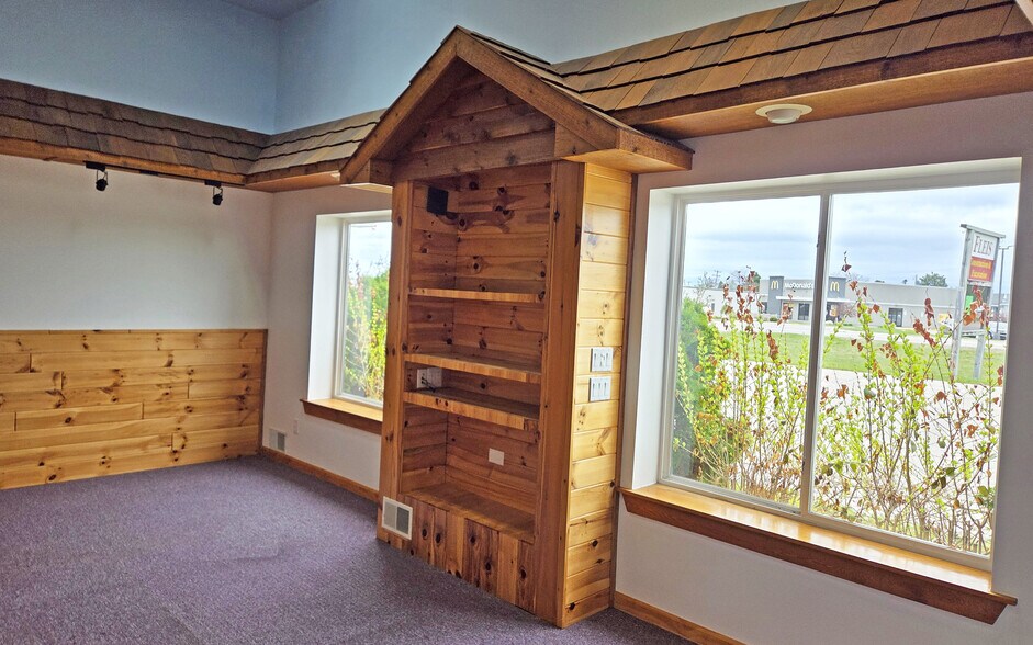 More Photos Of 209 S Bradley Hwy, Rogers City Medical For Sale