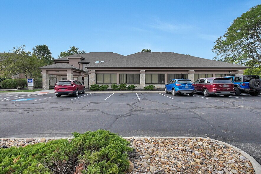 More Photos Of 8080 Ravines Edge Ct, Columbus Medical For Lease