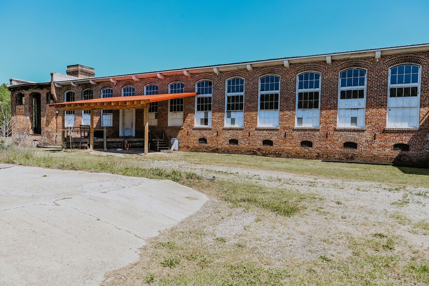 More Photos Of 340 Seaboard St, Vass Warehouse For Sale