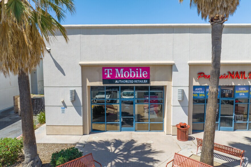 More Photos Of 3503-3527 W Stetson Ave, Hemet General Retail For Lease