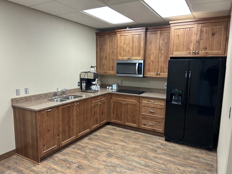 More Photos Of 83 Carter st, Underwood Industrial For Lease