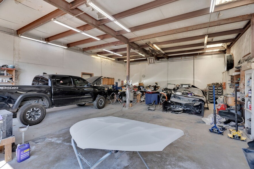 More Photos Of 475 W Commerce St, Fairfield Auto Salvage Facility For Sale