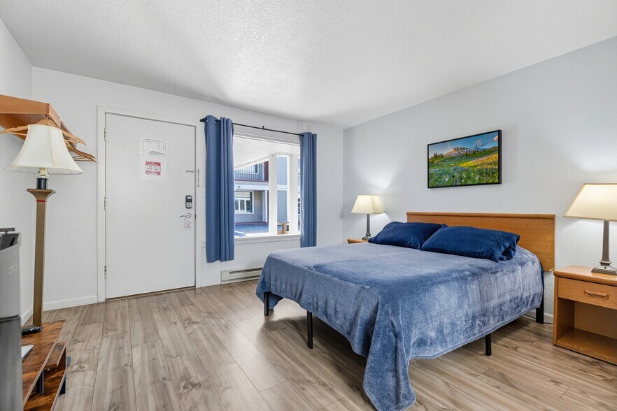 More Photos Of 615 S Main St, Colfax Hotel For Sale