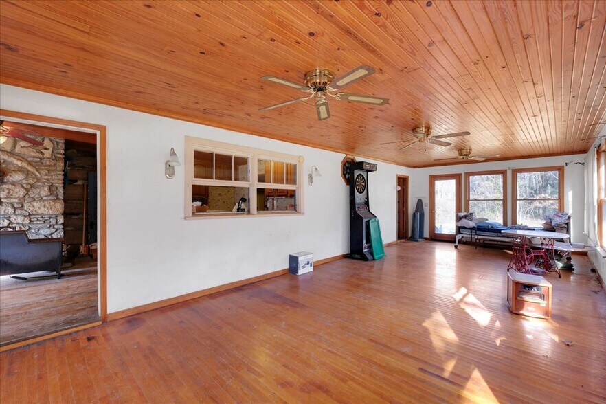 More Photos Of 9512 National Turnpike, Fairdale Land For Sale