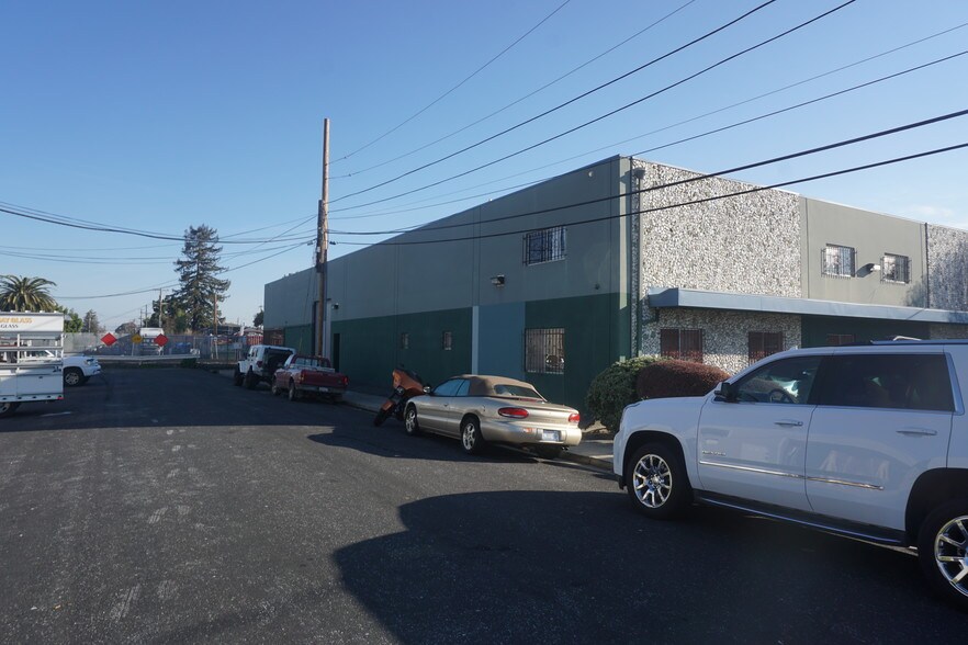 More Photos Of 901 Shasta St, Redwood City Warehouse For Lease
