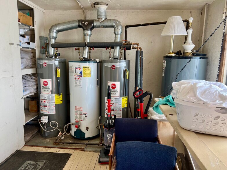 More Photos Of 408 Park St, Thermopolis Hotel For Sale