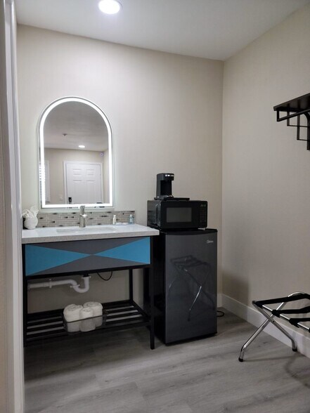 More Photos Of 15765 Mojave Dr, Victorville Hotel For Sale