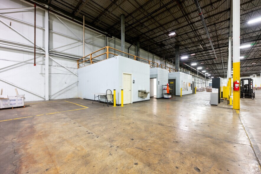 More Photos Of 221 S Franklin Rd, Indianapolis Warehouse For Lease