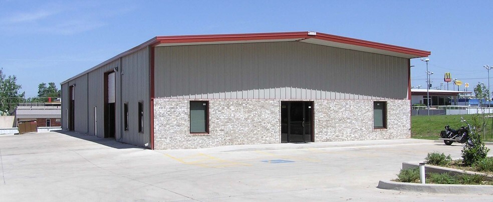 More Photos Of 2800 Global Pky, Midwest City Warehouse For Lease