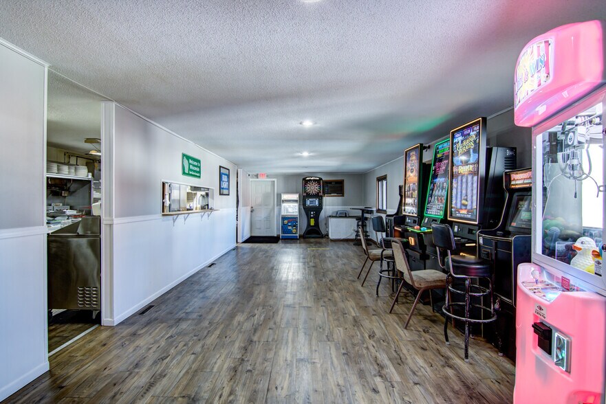 More Photos Of 115 Diamond St N, Ridgeland General Retail For Sale