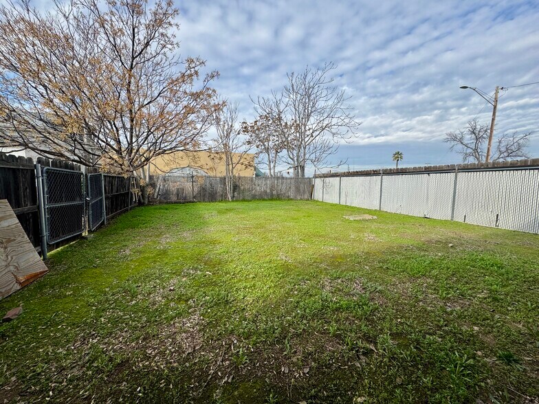 More Photos Of 2976 W Center St, Anderson Medical For Sale