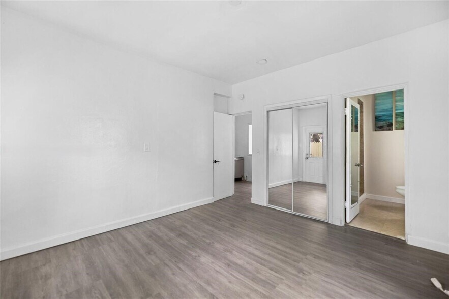 More Photos Of 2822 Pine Tree Dr, Miami Beach Apartments For Sale