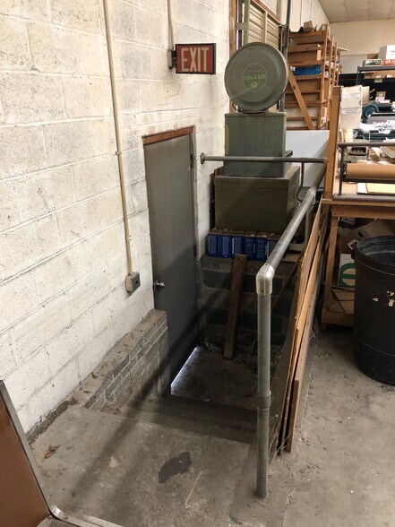 More Photos Of 3415-3501 Windom Rd, Brentwood Warehouse For Lease